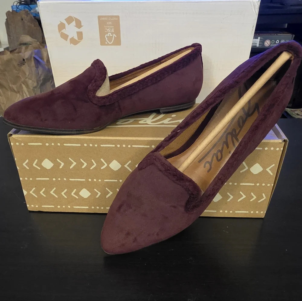 NIB odiac Women's Hill Braided‎ Slip-On Loafer Flats Wine Velvet Size 6